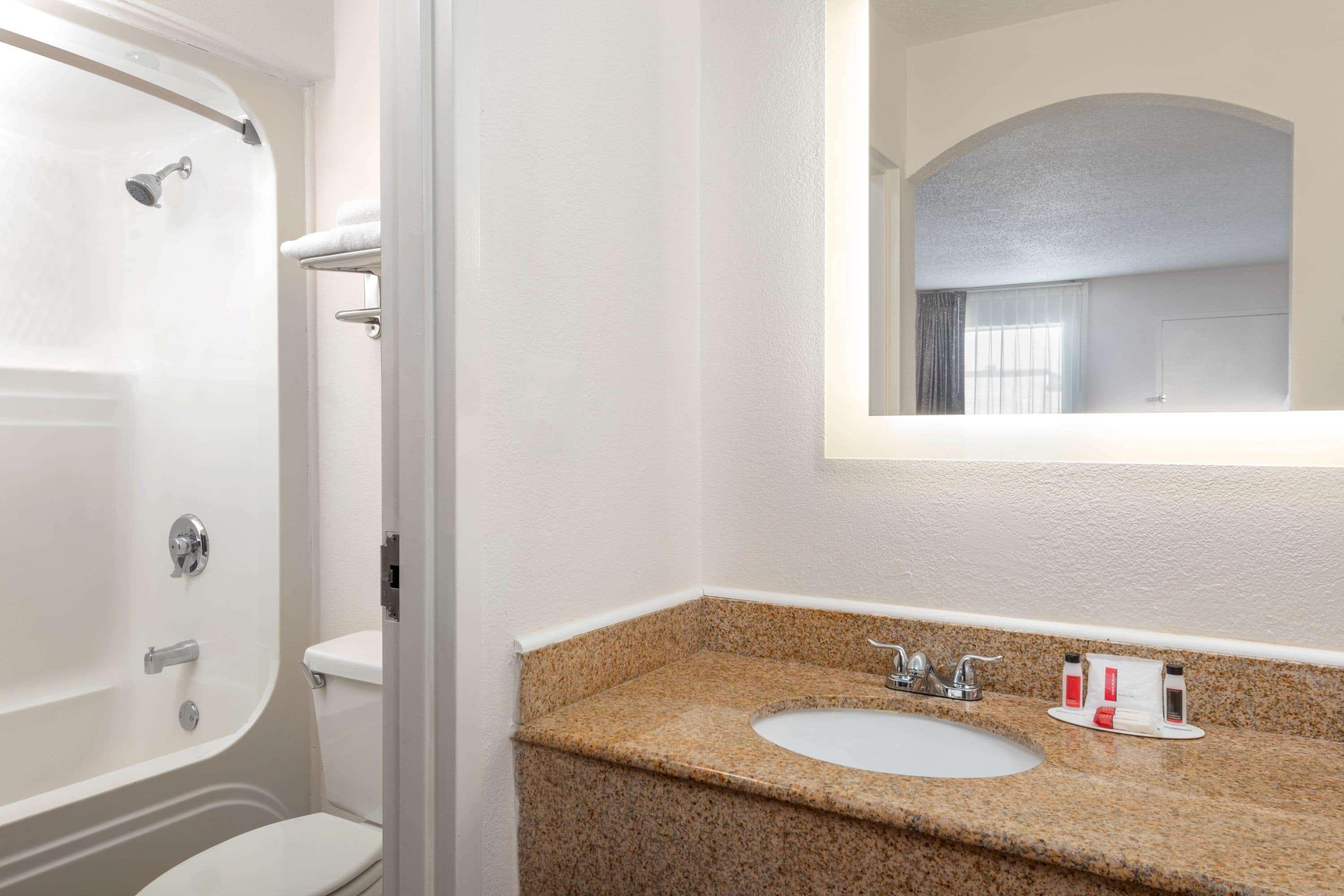 Howard Johnson By Wyndham Rock Hill Bagian luar foto