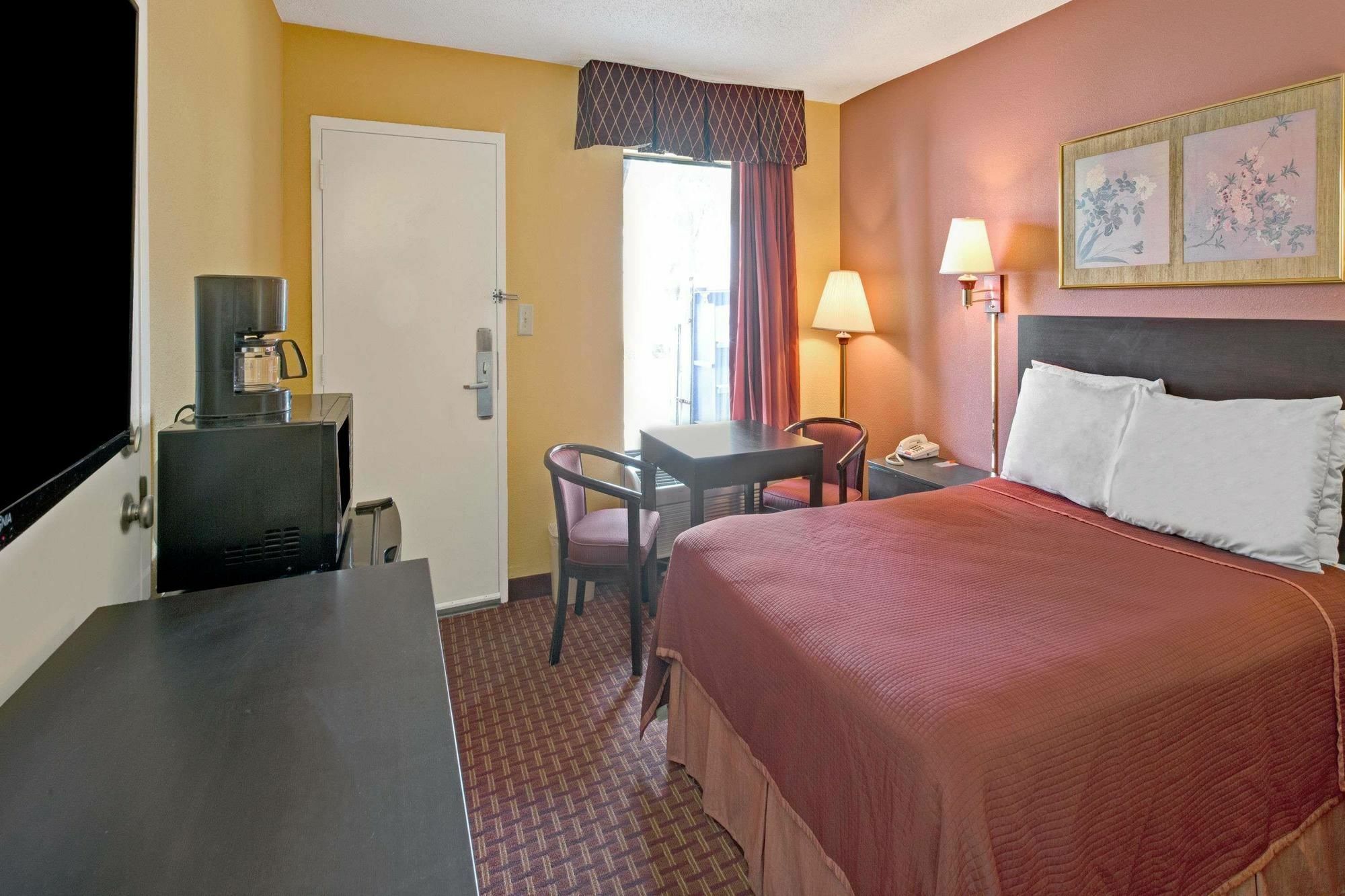 Howard Johnson By Wyndham Rock Hill Bagian luar foto